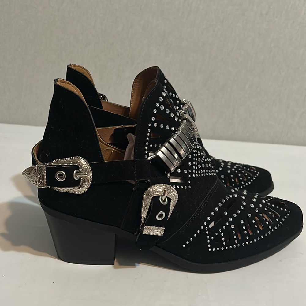 No brand booties,size 37